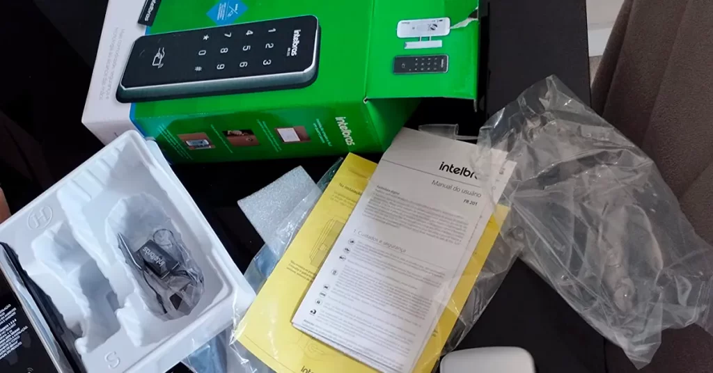 Fechadura digital Intelbras FR 201 vale a pena? Tudo o que descobrimos