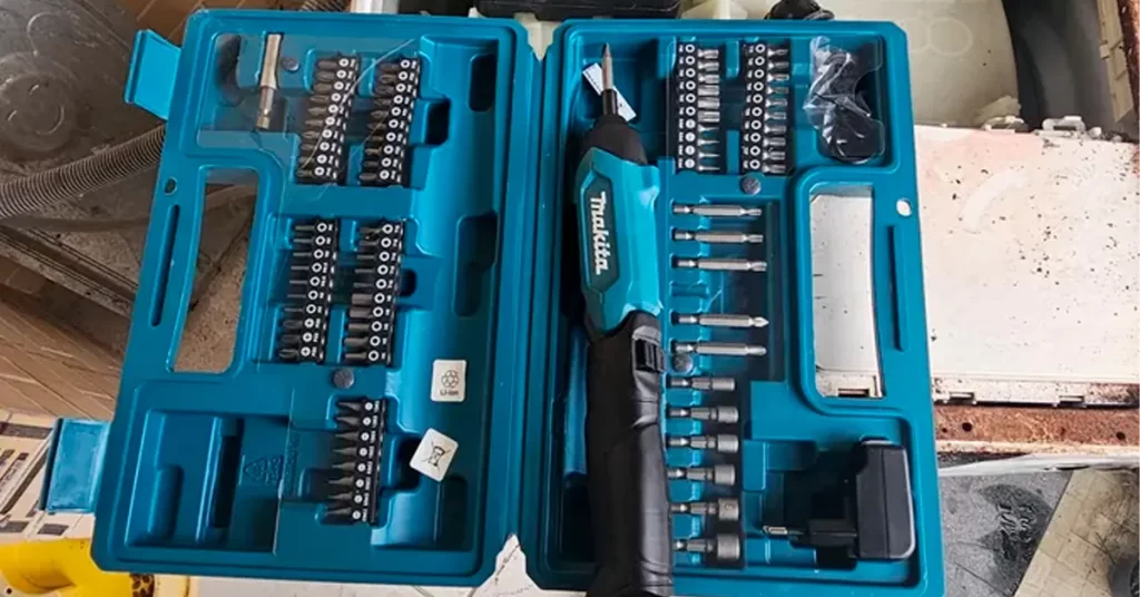 Parafusadeira sem fio Makita é boa? df001dw funciona em móveis leves?

