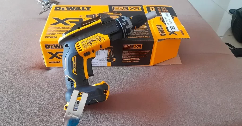 parafusadeira DCF630 é boa? Testamos recursos durante montagem Drywall