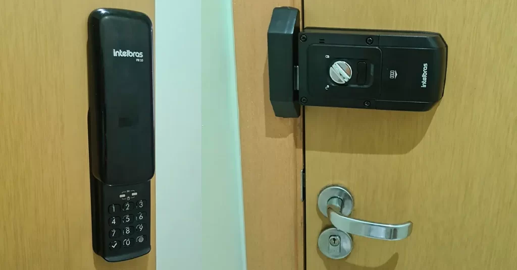 Fechadura digital FR10 é boa