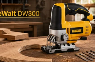 Serra tico-tico DeWalt DW300 é boa